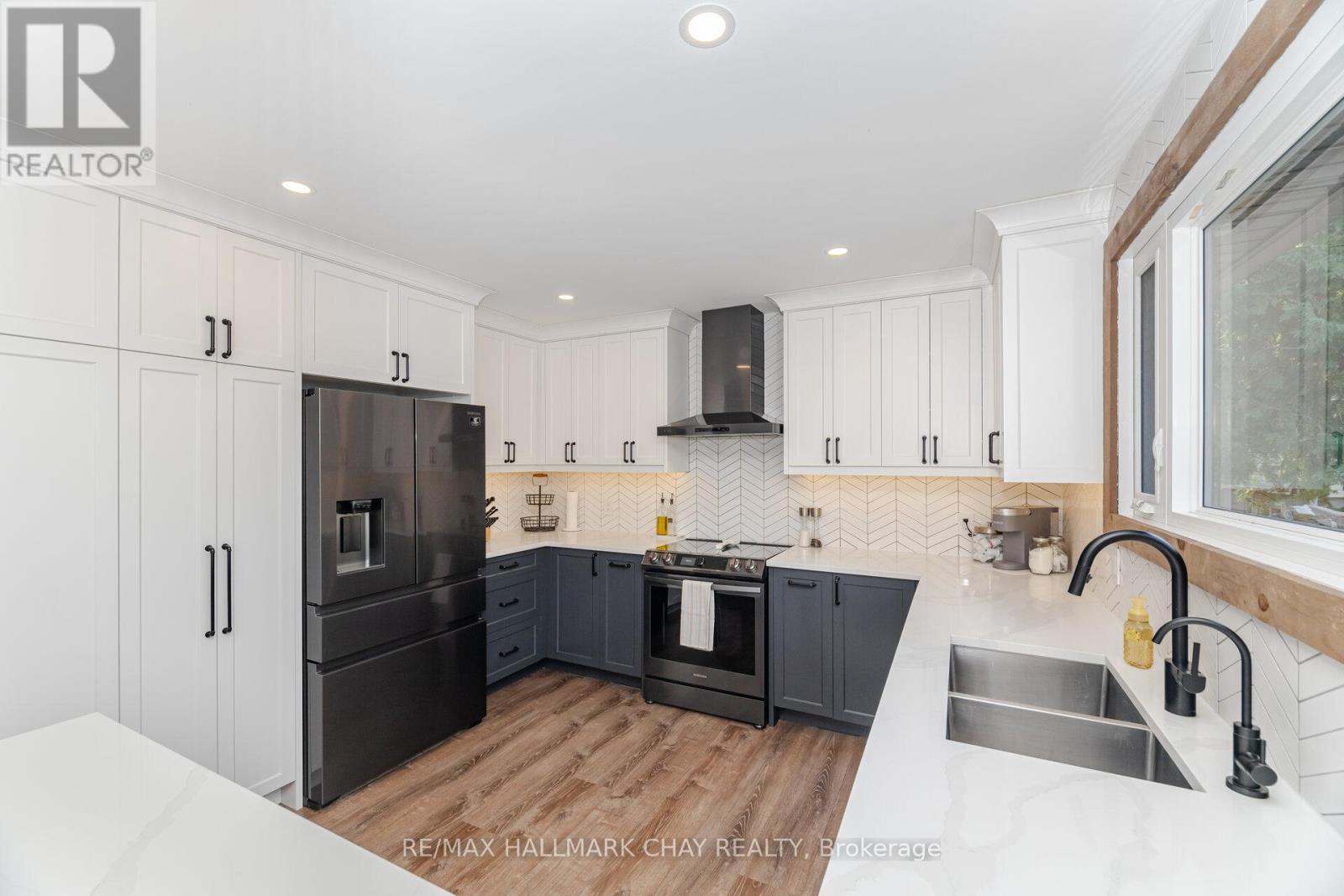 731 Pinegrove Ave, Innisfil, ON L9S 2K3