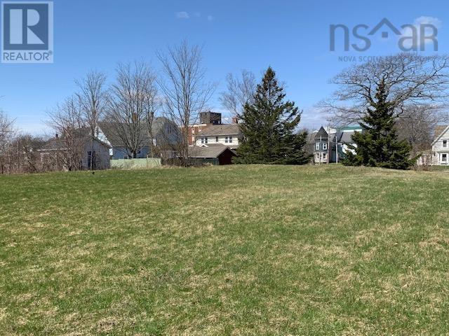 155 E Victoria St, Amherst, NS B4H 1X9