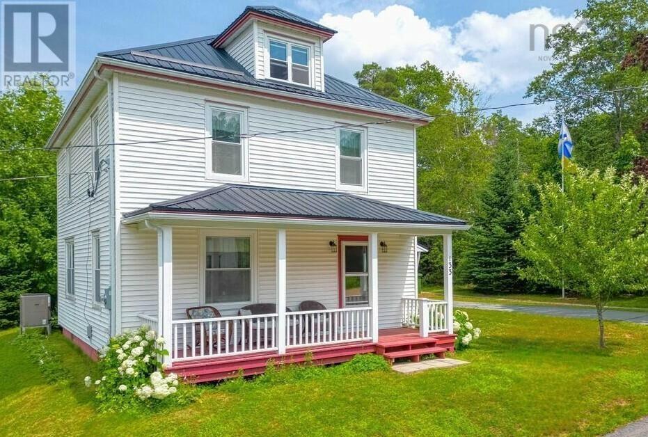133 Pleasant St, Mahone Bay, NS B0J 2E0