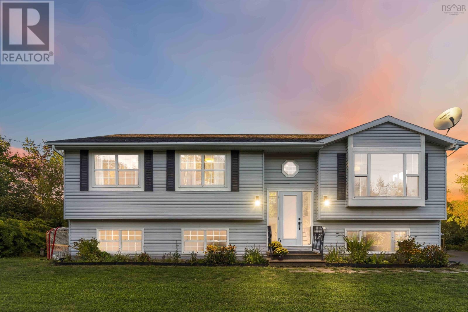 667669 Hammonds Plains Rd, Bedford, NS B4B 1A6