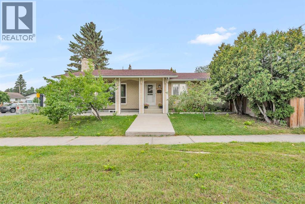 1055 Acadia Dr SE, Calgary, AB T2J 0E1