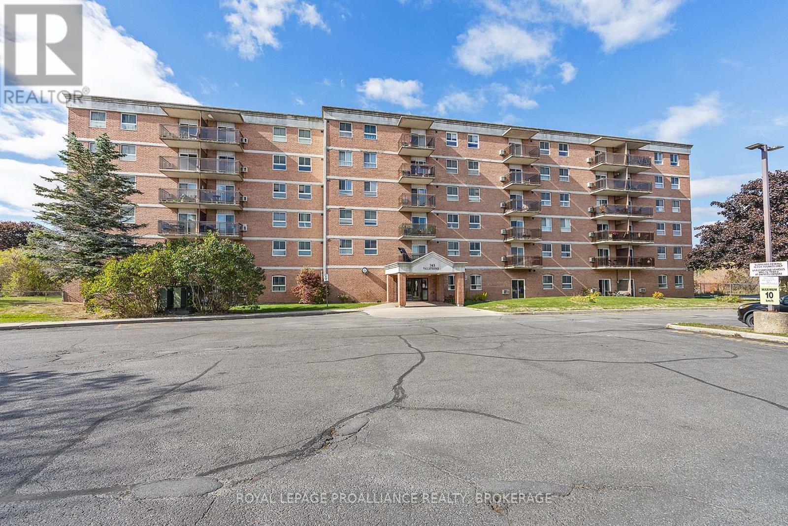 106 745 Davis Dr, Kingston, ON K7M 8J4