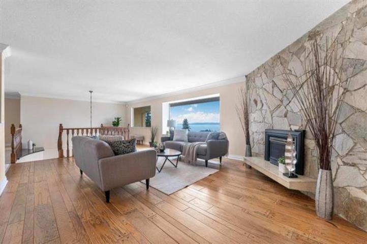 13209 Marine Dr, Surrey, BC V4A 1E6