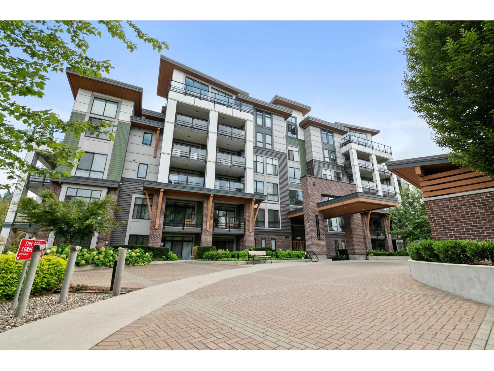 45510 Market Waygarrison Crossing Unit 204, Chilliwack, BC V2R 6E1