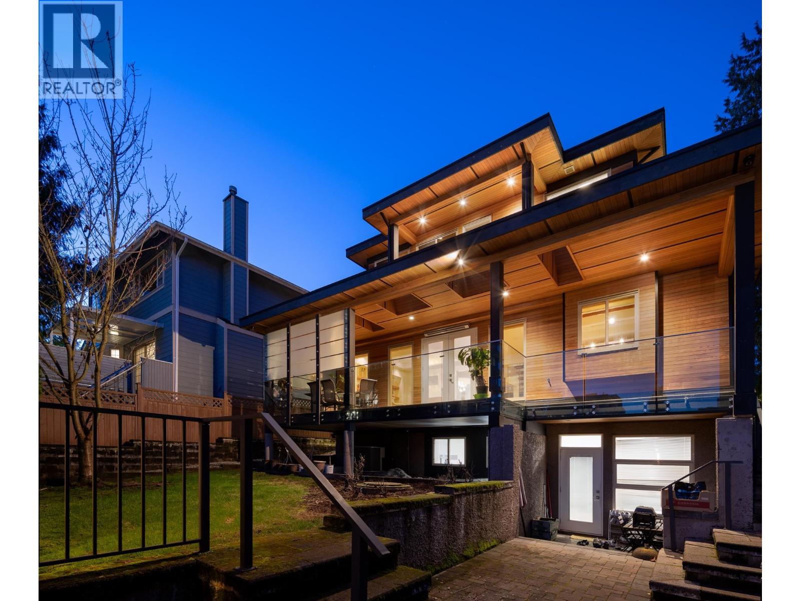 1450 Fulton Ave, West Vancouver, BC V7T 1P1