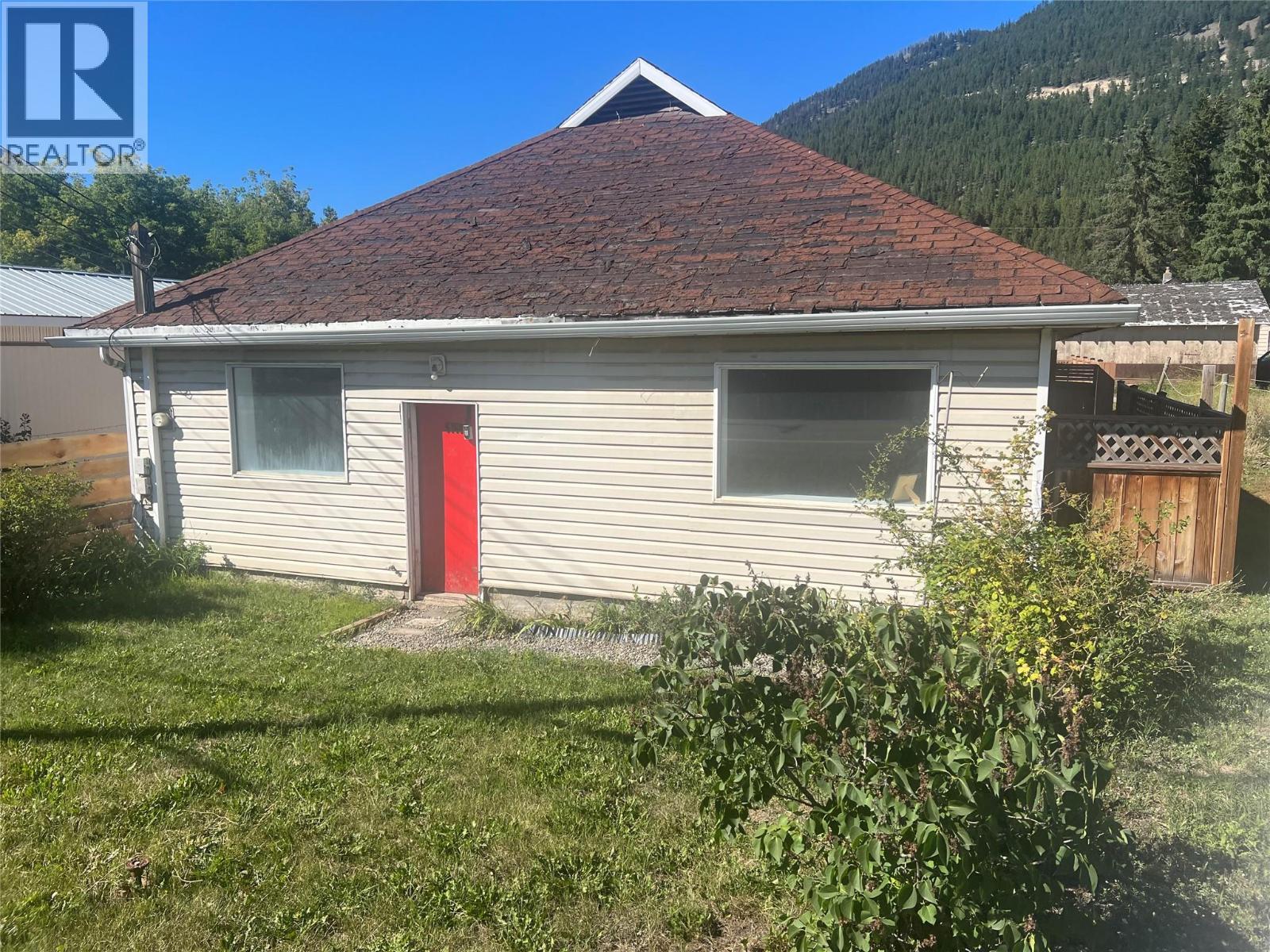 5768 Highway 97 N Hwy, Falkland, BC V0E 1W0