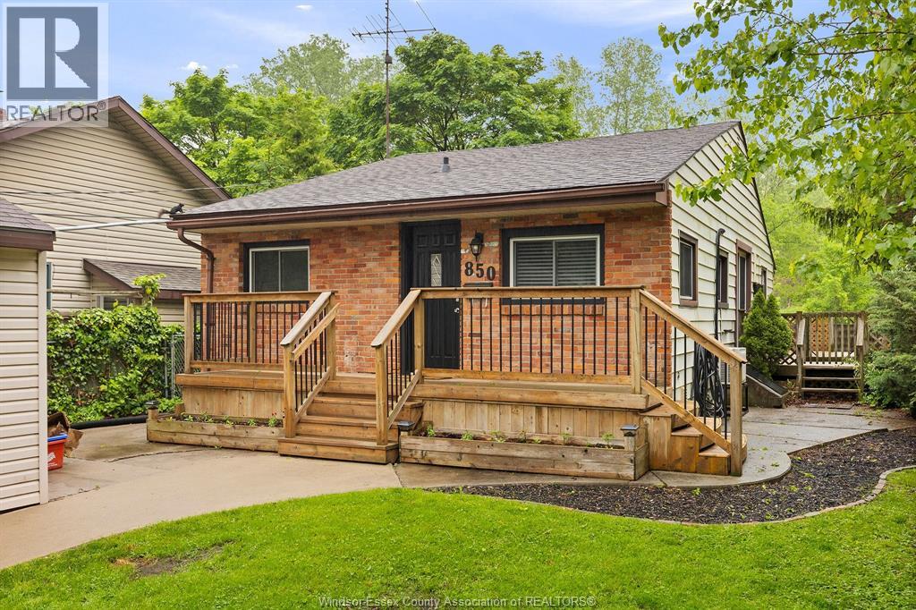 850 Riverdale Ave, Windsor, ON N8S 4C1