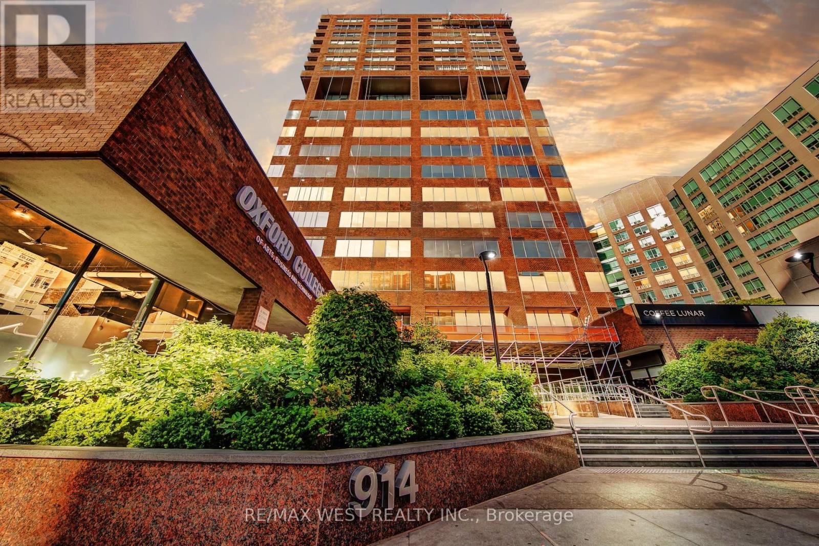 1202 914 Yonge St, Toronto, ON M4W 3C7