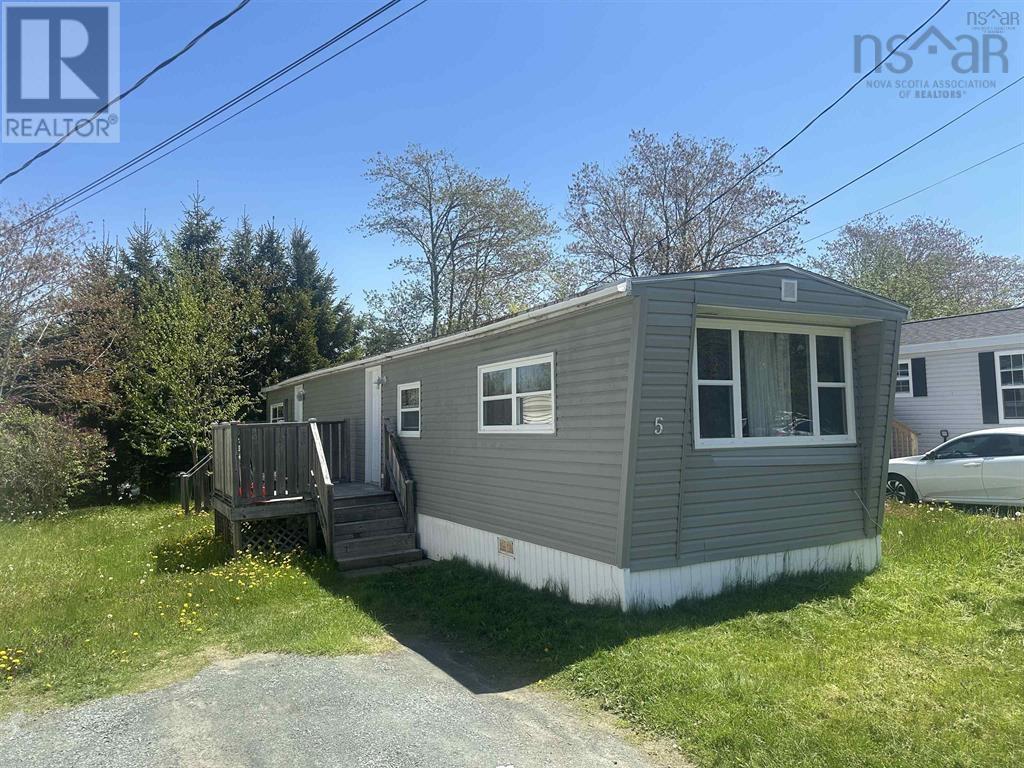 5 Dopey Ln, Lake Echo, NS B3E 1B8