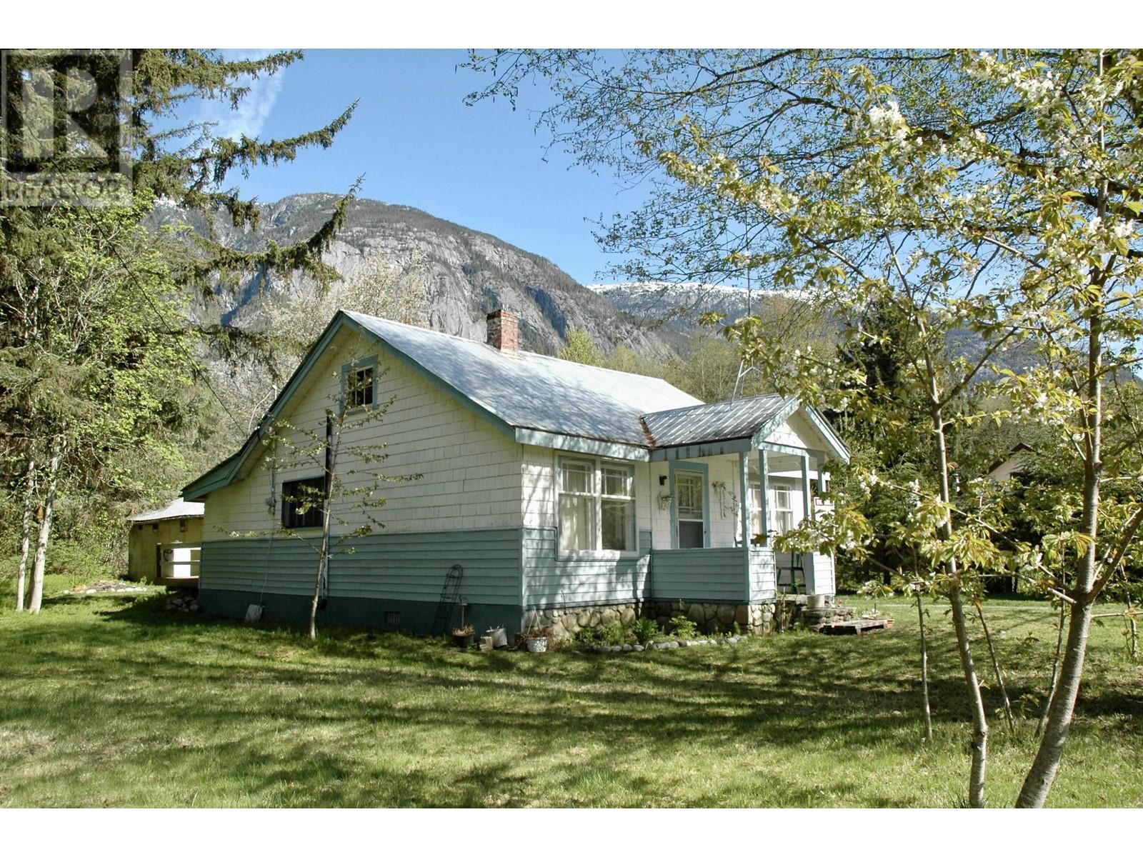 1596 Mackenzie 20 Hwy, Bella Coola, BC V0T 1H0 | MLS #R2836770 | Houseful