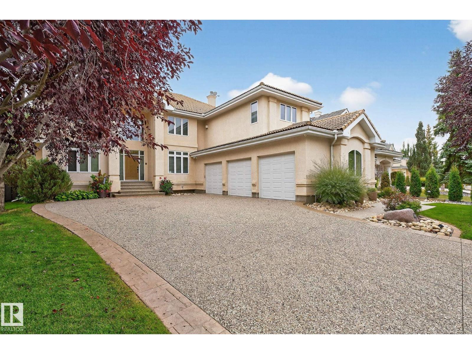 473 Heffernan Dr NW, Edmonton, AB T6R 2X1