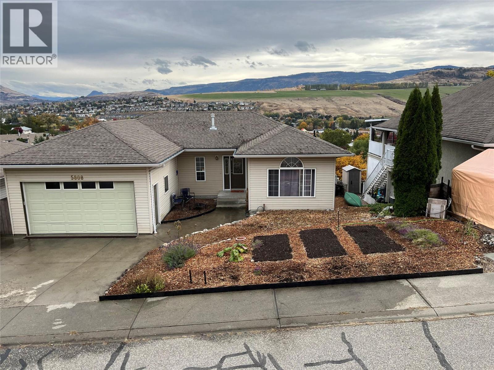 5808 Heritage Dr, Vernon, BC V1H 1A5