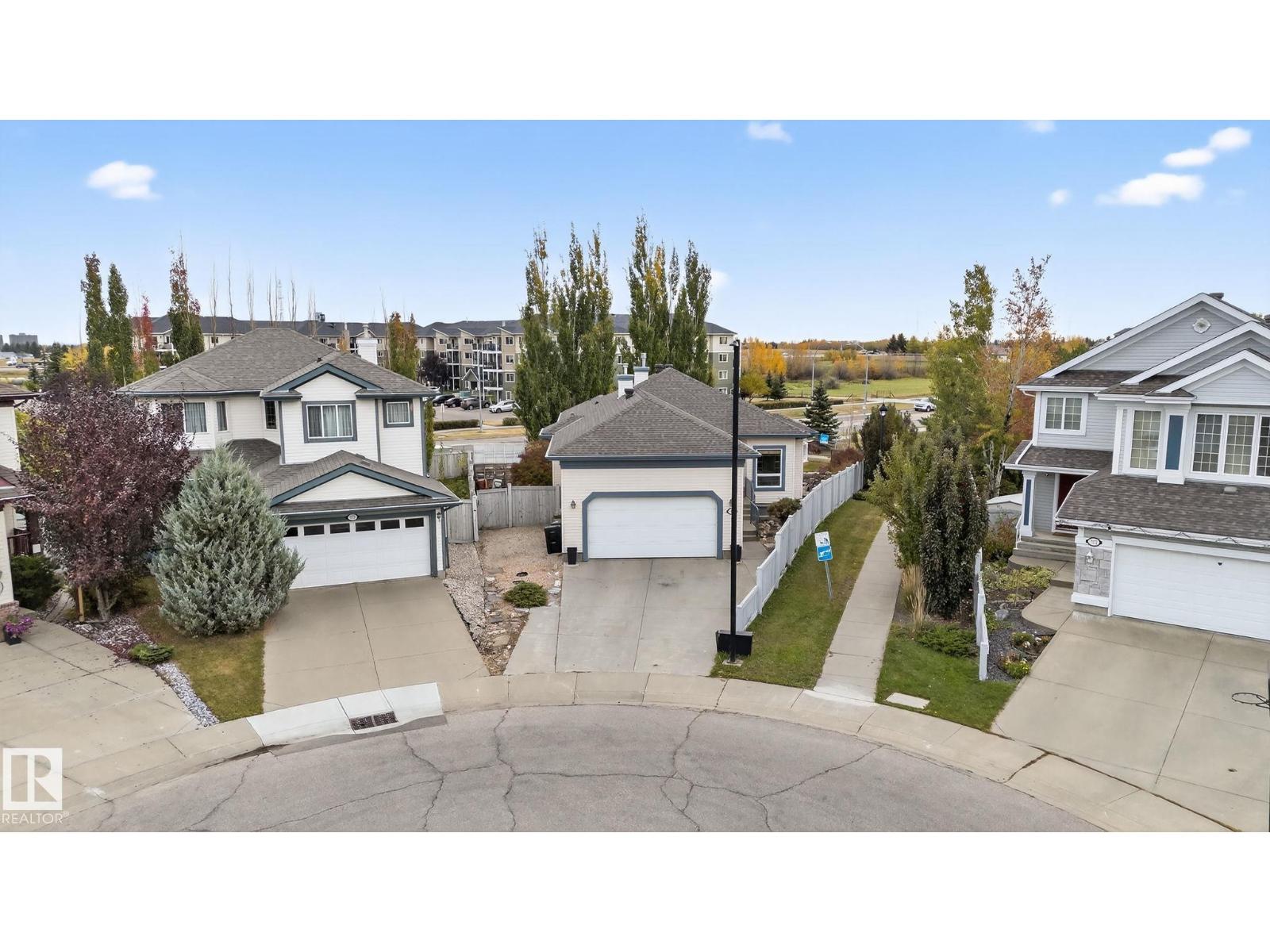 576 Glenwright Cr NW, Edmonton, AB T5P 4E6