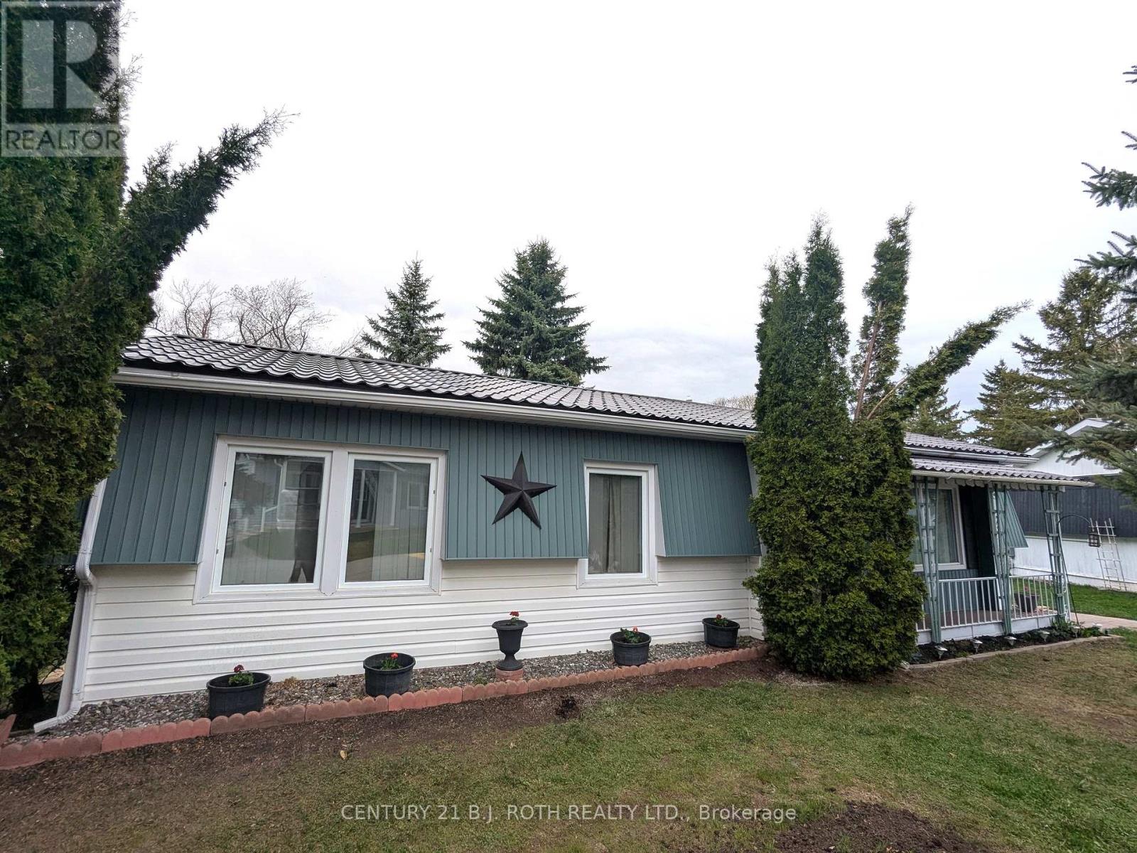 66 Linden Ln, Innisfil, ON L9S 1P2