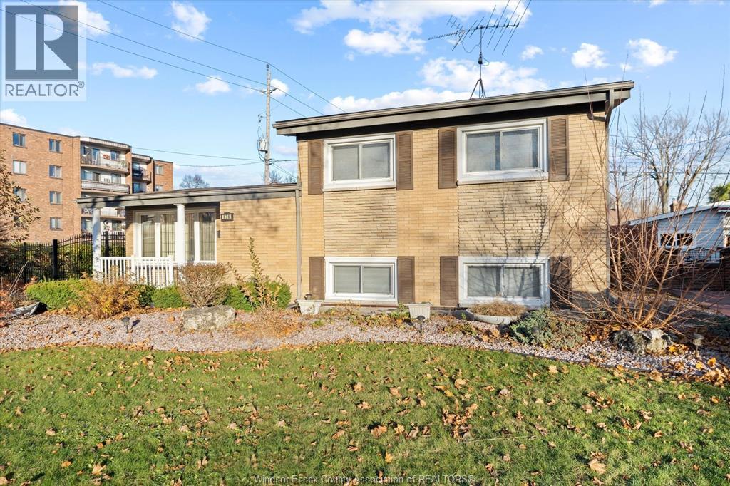 836 Greendale Dr, Windsor, ON N8S 4B1