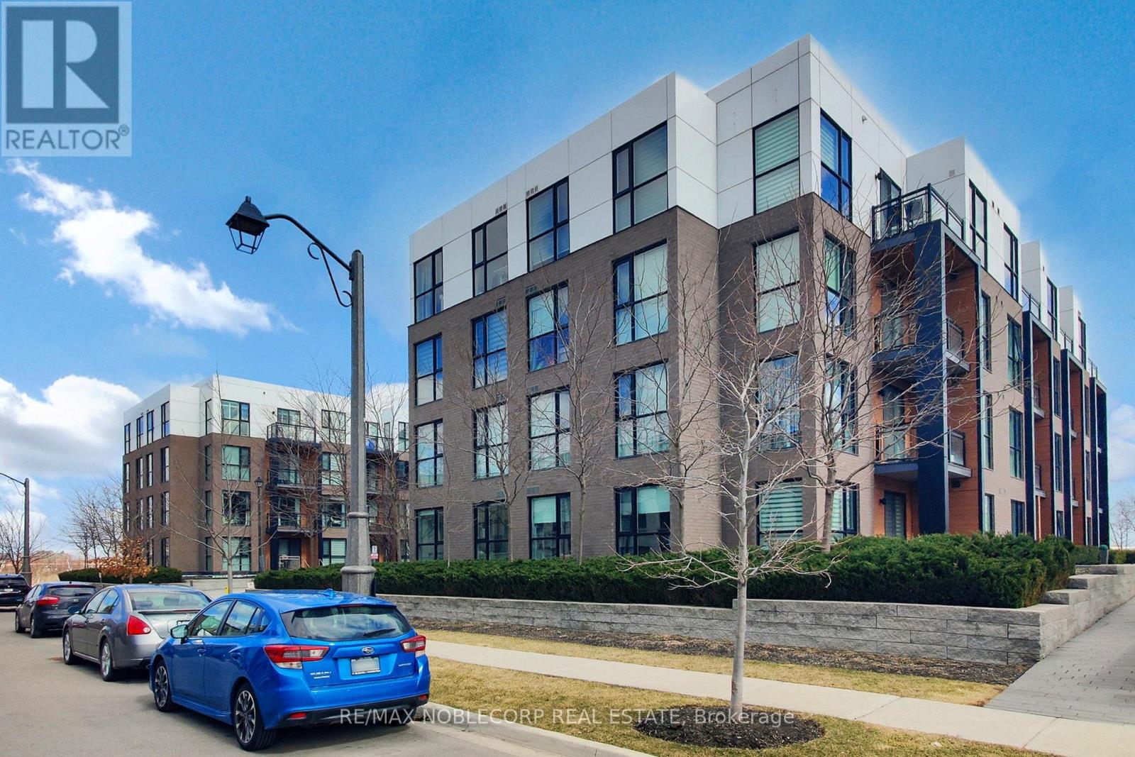 214 210 Sabina Dr, Oakville, ON L6H 0W6