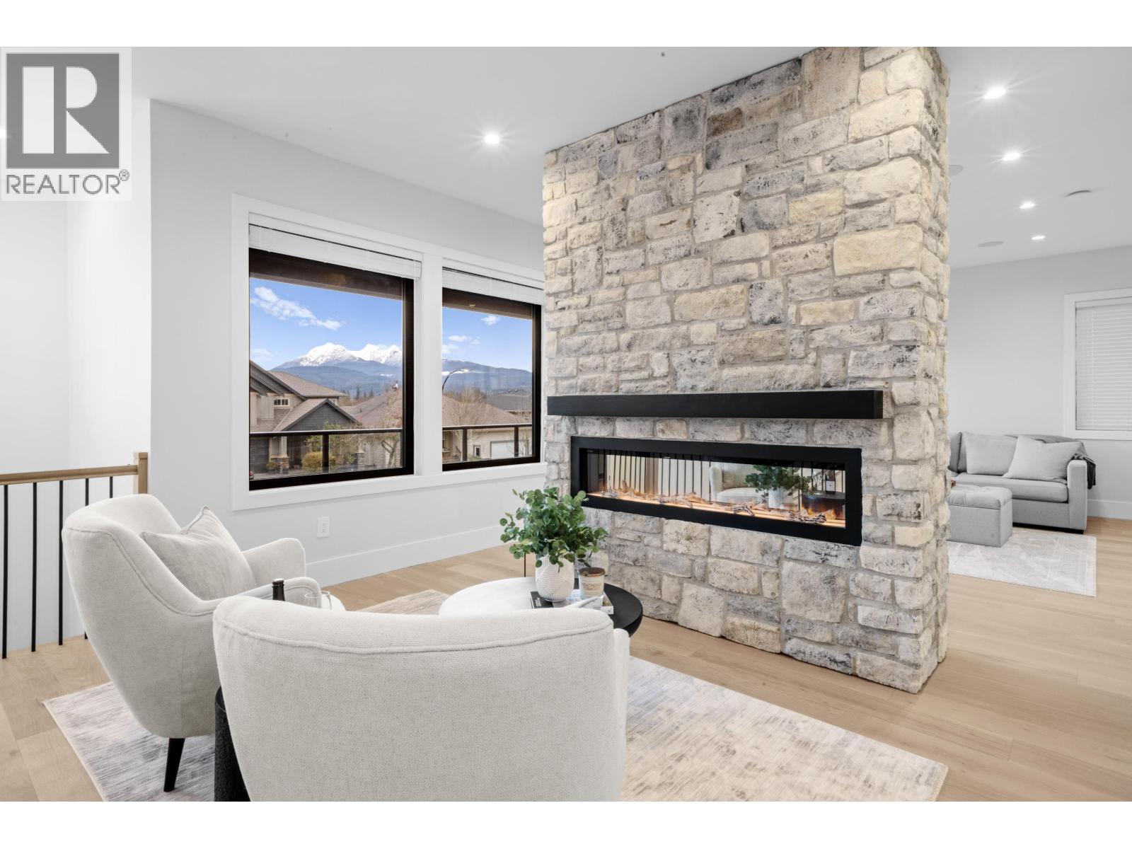 21996 Isaac Cres, Maple Ridge, BC V2X 8N8