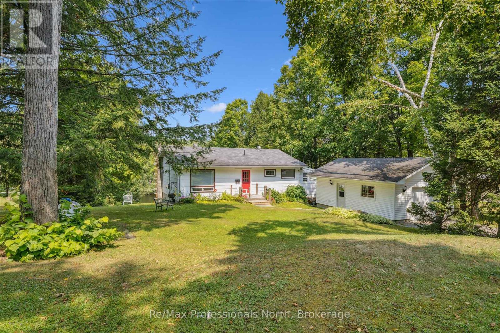 1042 River Haven Rd, Bracebridge, ON P1P 1R3