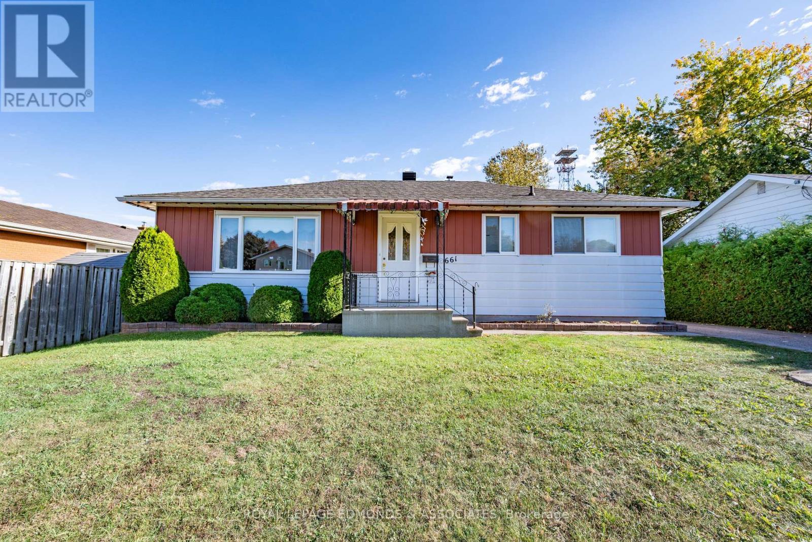 661 Angle St, Laurentian Valley, ON K8A 5E6