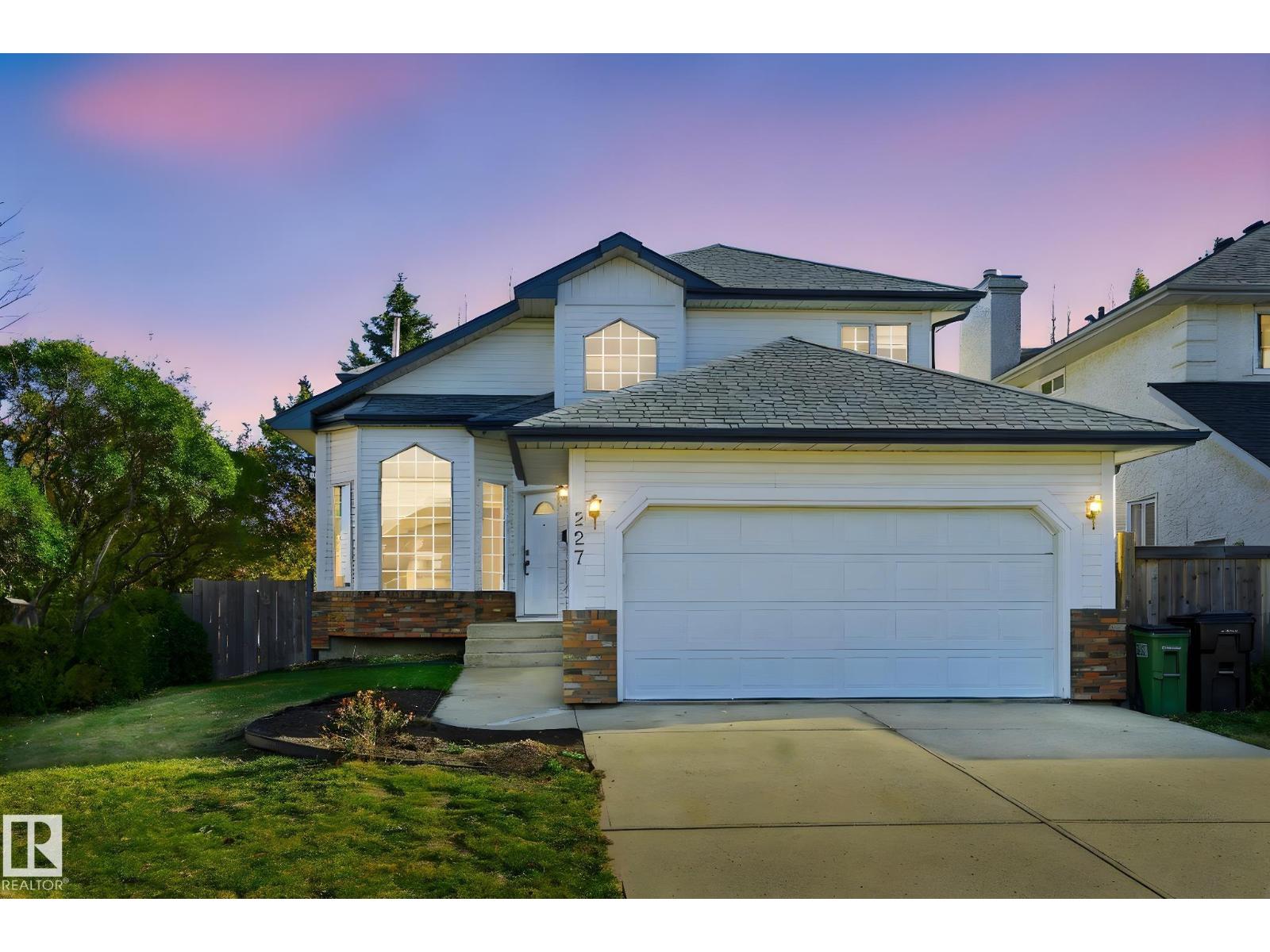 227 Peter Cl NW, Edmonton, AB T5T 5Y5