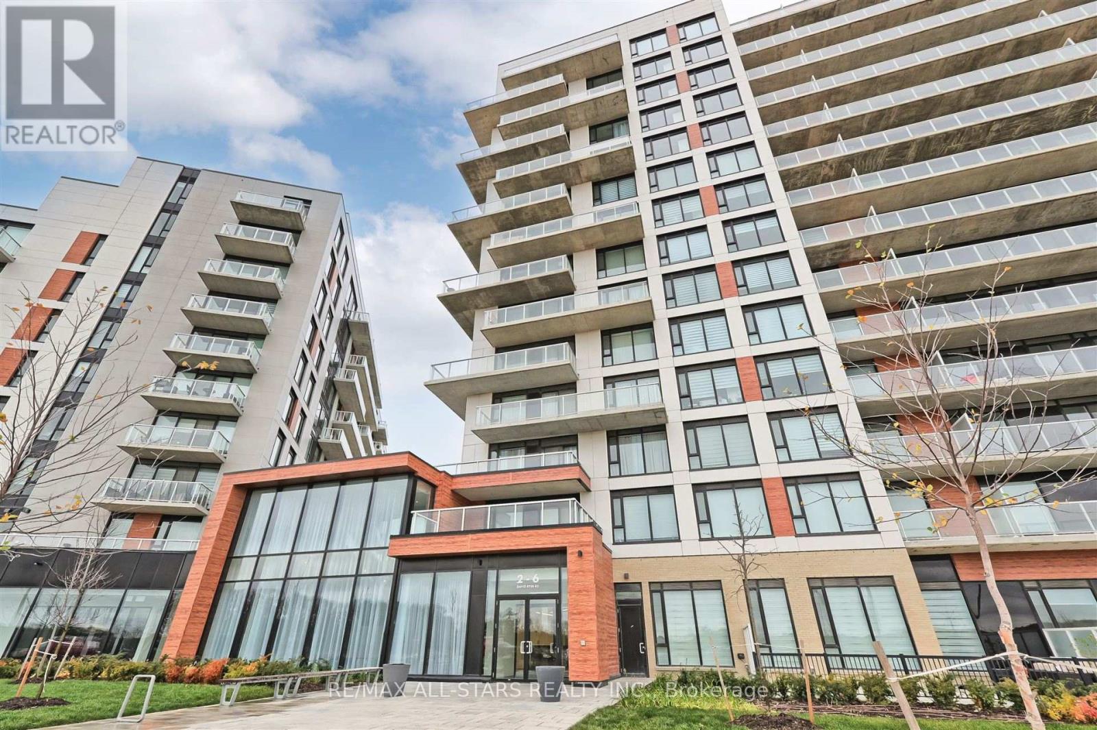 124 2 David Eyer Rd, Richmond Hill, ON L4S 0N6