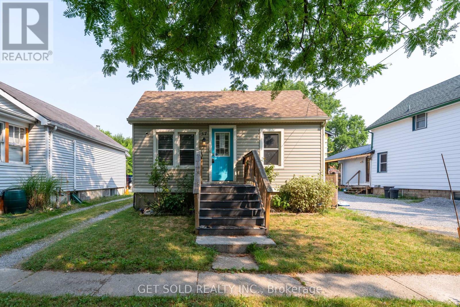37 Maplecrest Ave, St. Catharines, ON L2T 1A7