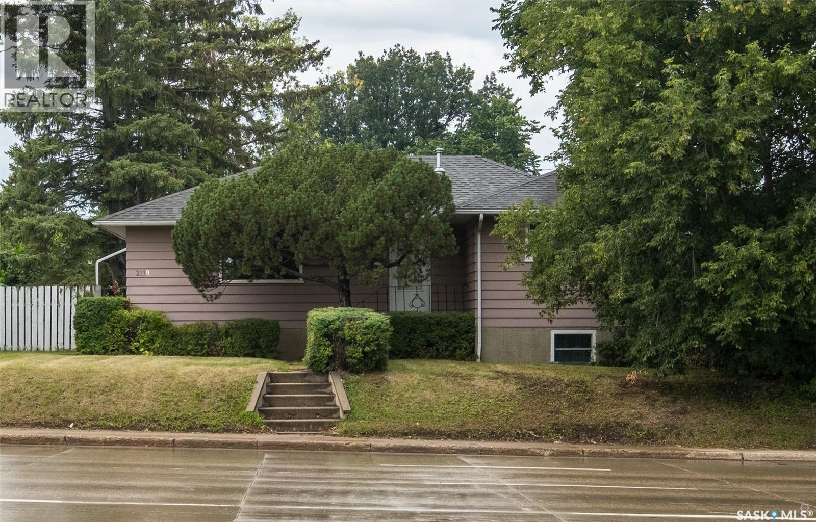 2119 2 Avenue West, Prince Albert, SK S6V 5C4