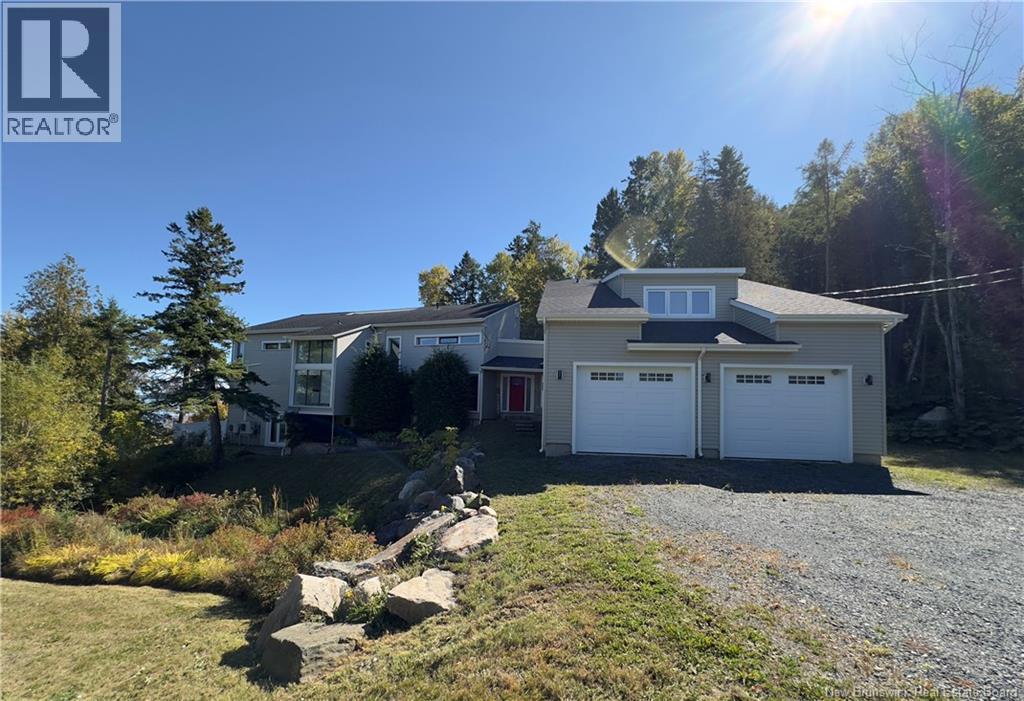 4 Cote Bleu, Bathurst, NB E2A 3E8