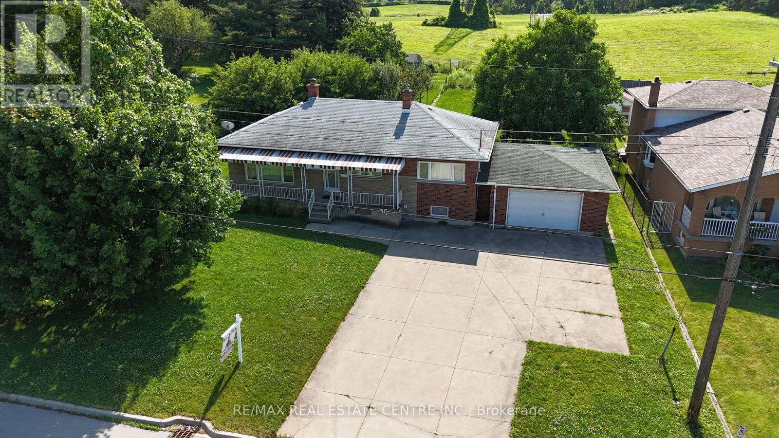 392 Upper Horning Rd, Hamilton, ON L9C 7P5