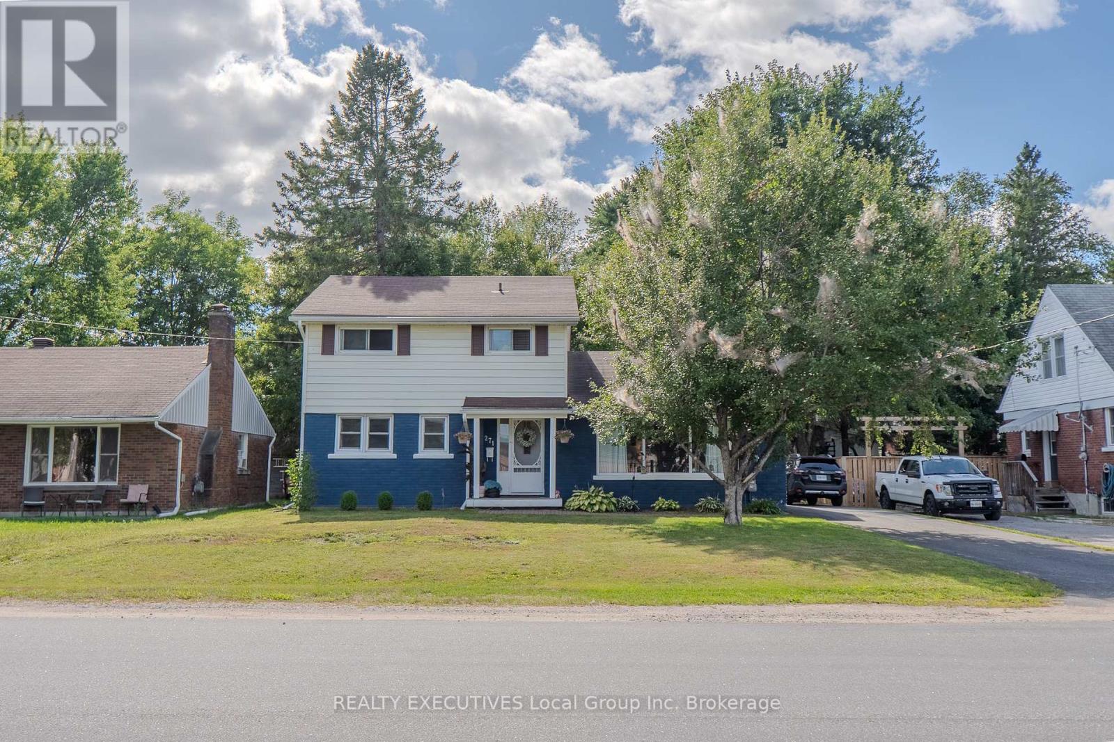 271 Lakeside Dr, North Bay, ON P1A 3E2