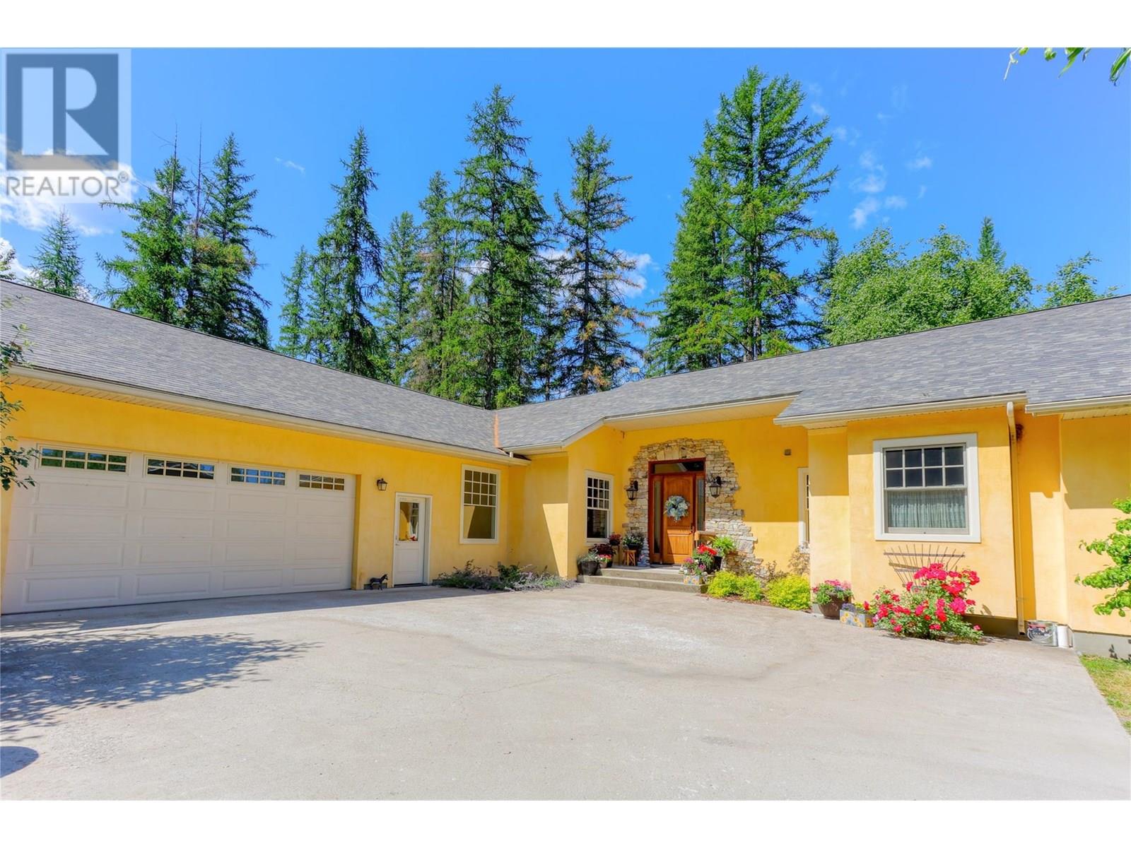 9309 Station Rd, Trail, BC V1R 4W6