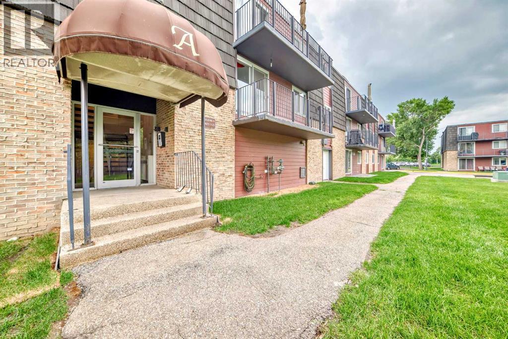 80 Galbraith Drive Sw Unit 2a, Calgary, AB T3E 3H2