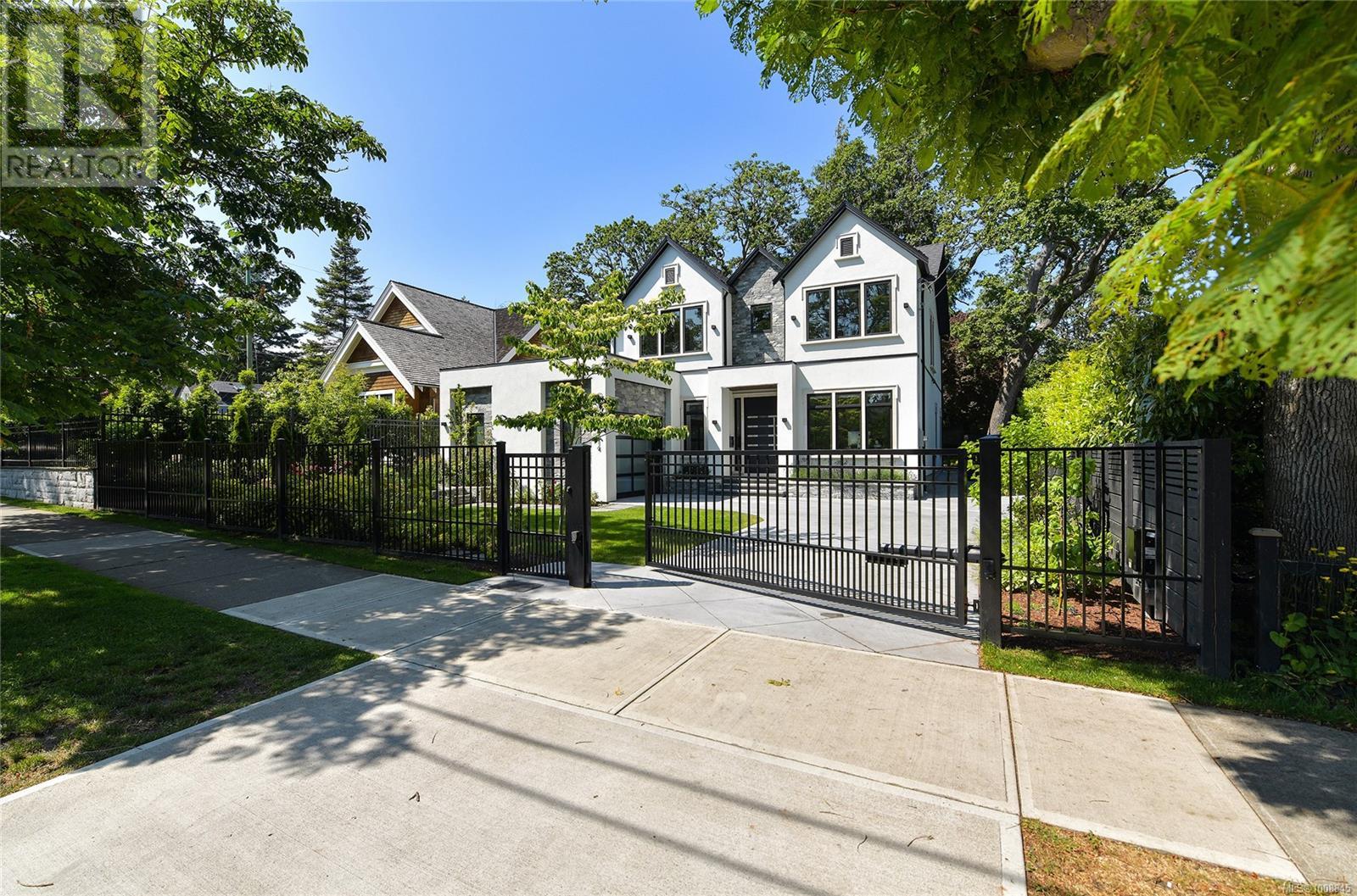 2314 Windsor Rd, Oak Bay, BC V8S 3E3