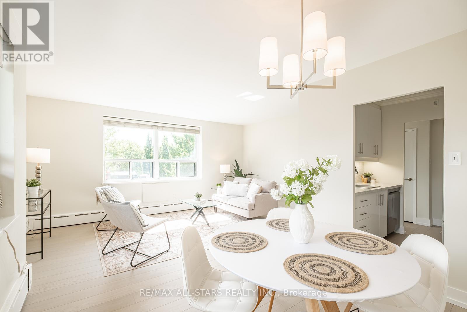 501 78 Warren Rd, Toronto, ON M4V 2R6