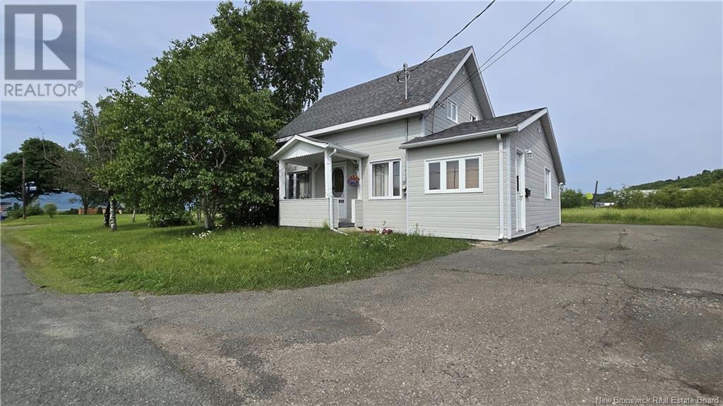 26 Sunset Dr, Campbellton, NB E3N 1S8