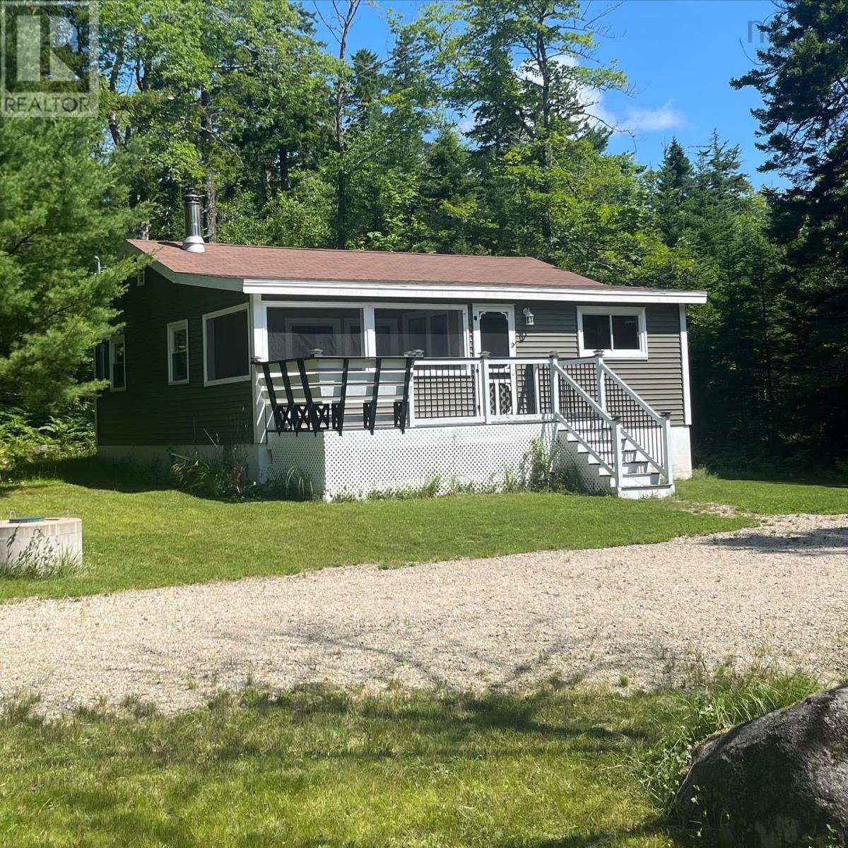 78 Maple Ridge Dr, Lunenburg, NS B0R 1H0