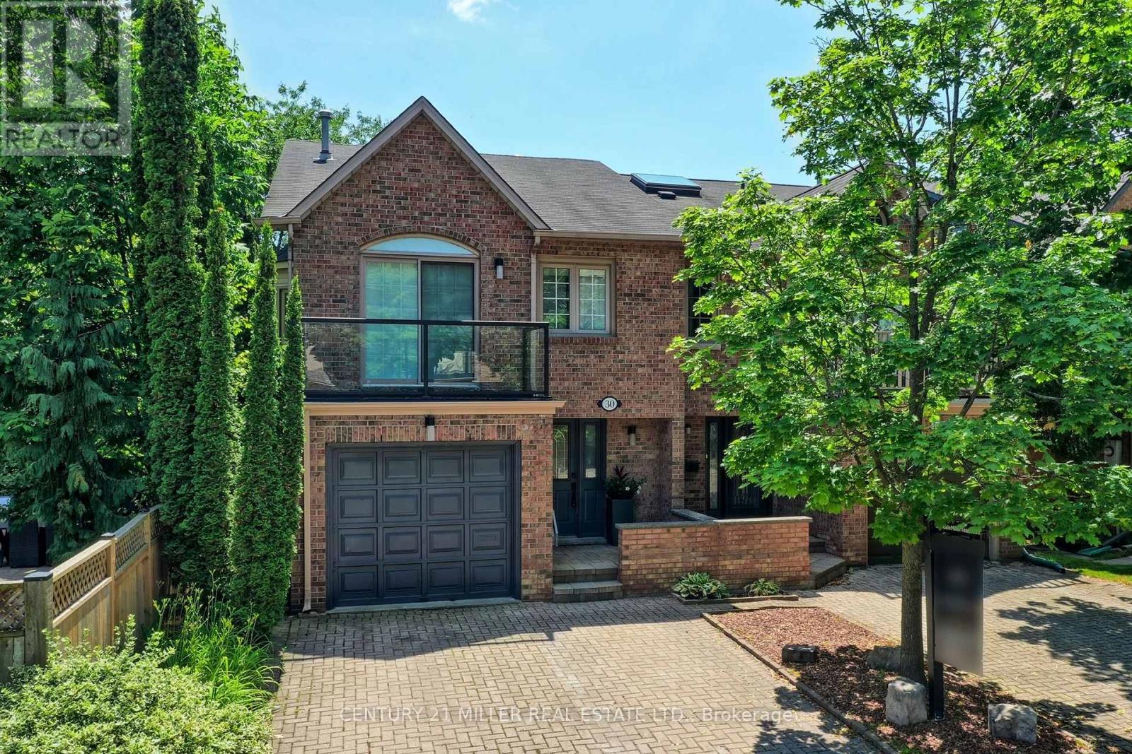 30 Nelson St, Oakville, ON L6L 3H6