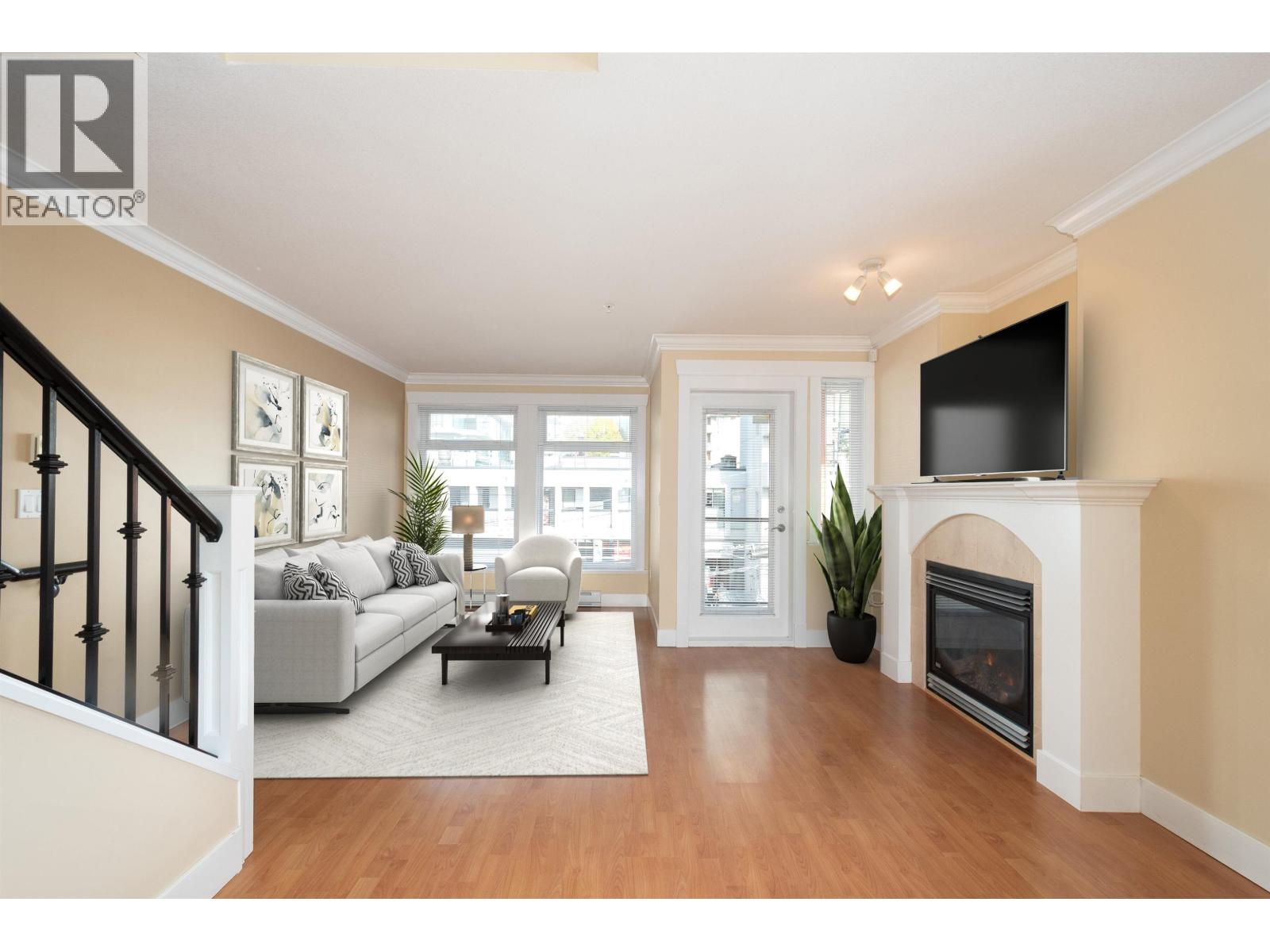 152 E 12th Street Unit 304, North Vancouver, BC V7L 2J4