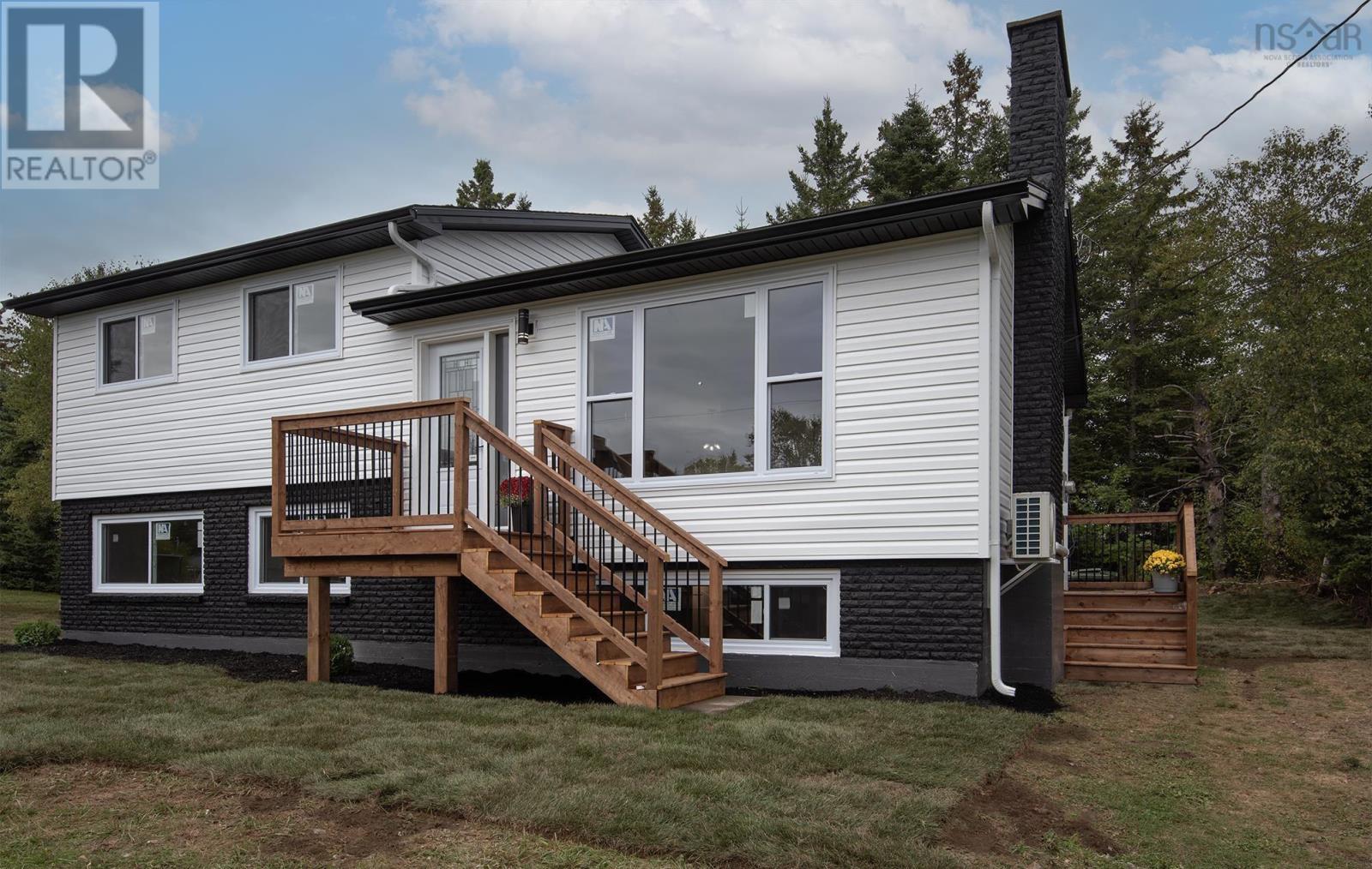 58 Parkcrest Dr, Lawrencetown, NS B2Z 1M1