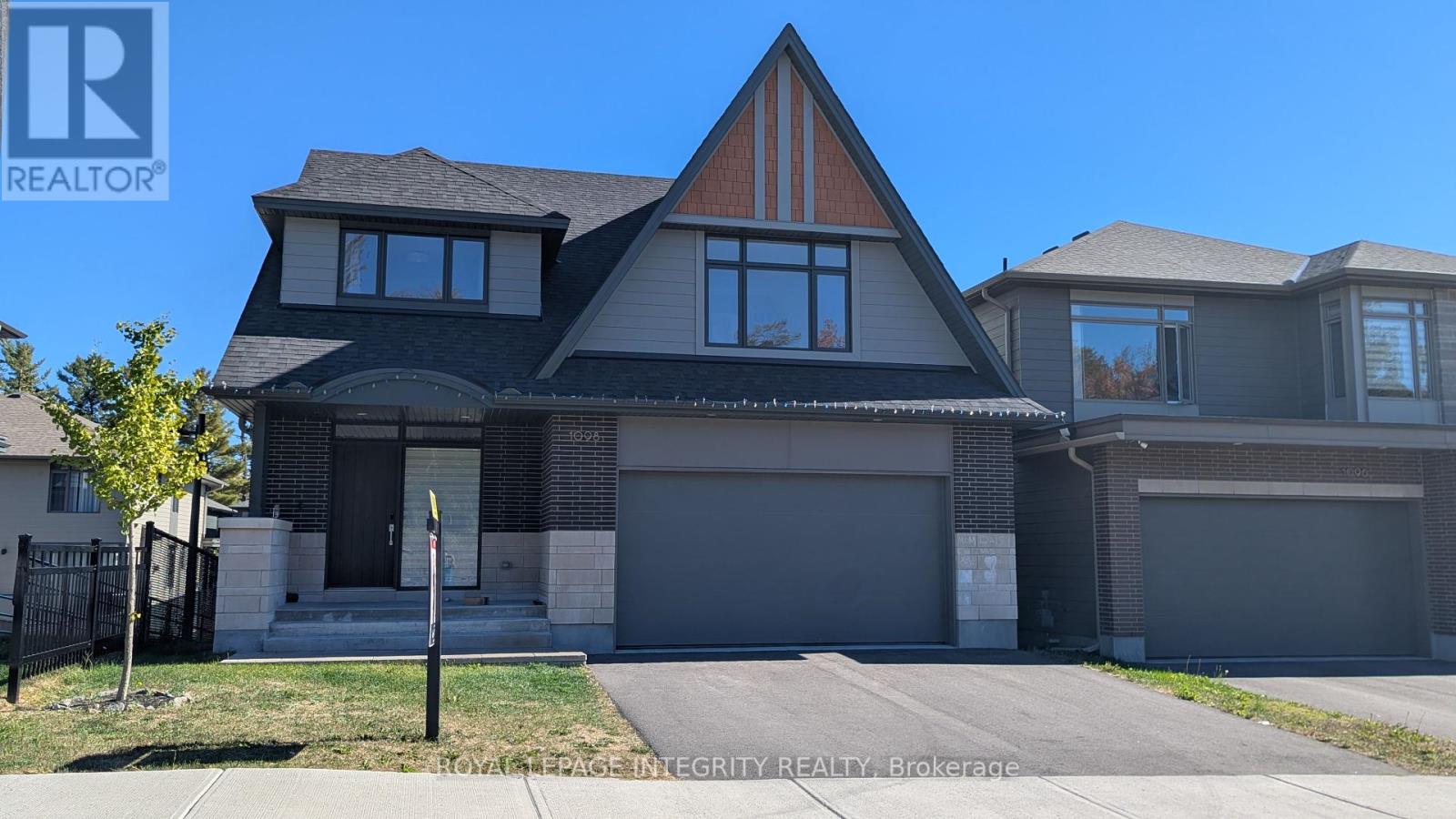 1098 Blanding St, Ottawa, ON K2T 0S2