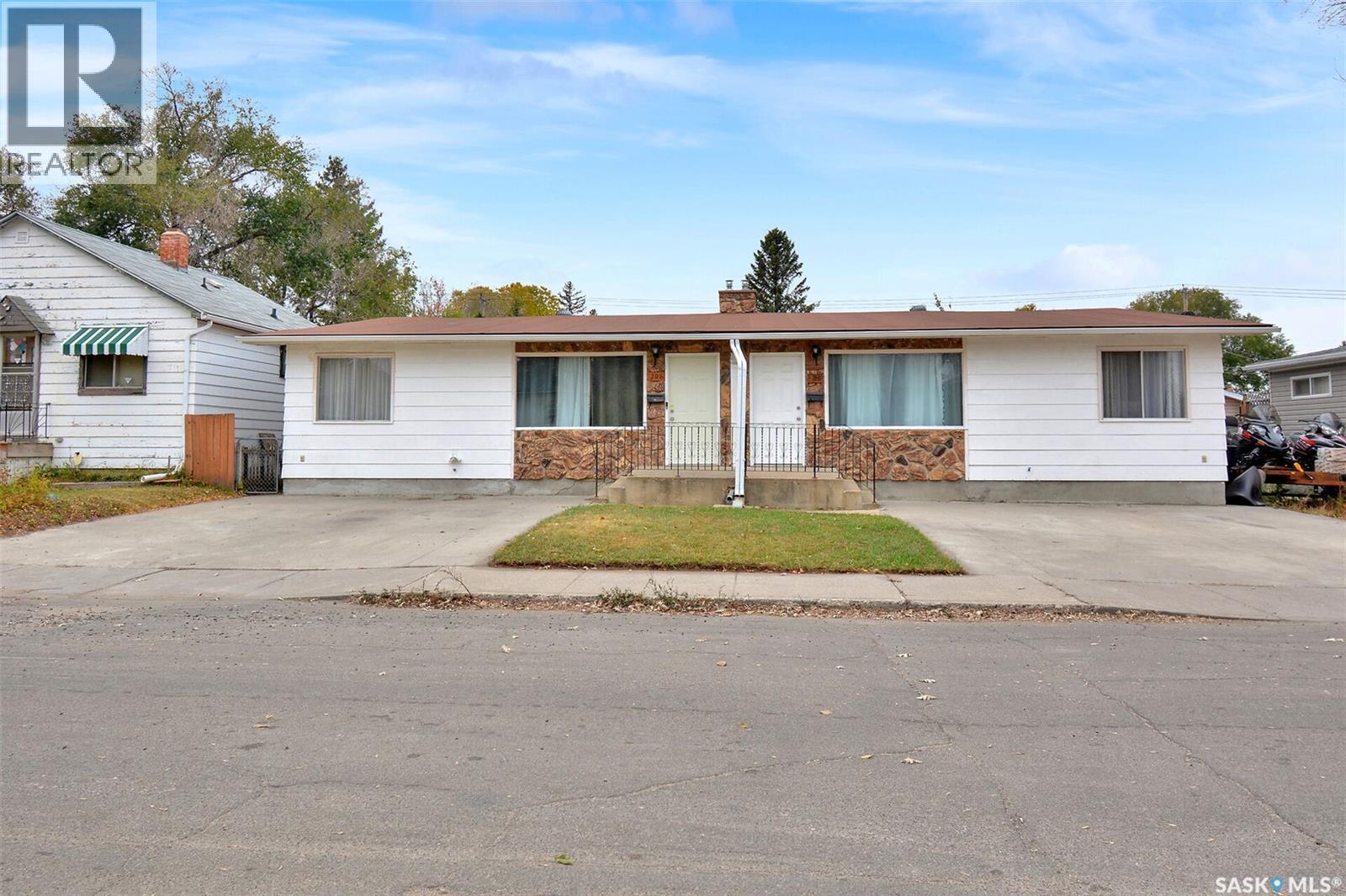207-209 S Avenue N, Saskatoon, SK S7L 2Z7