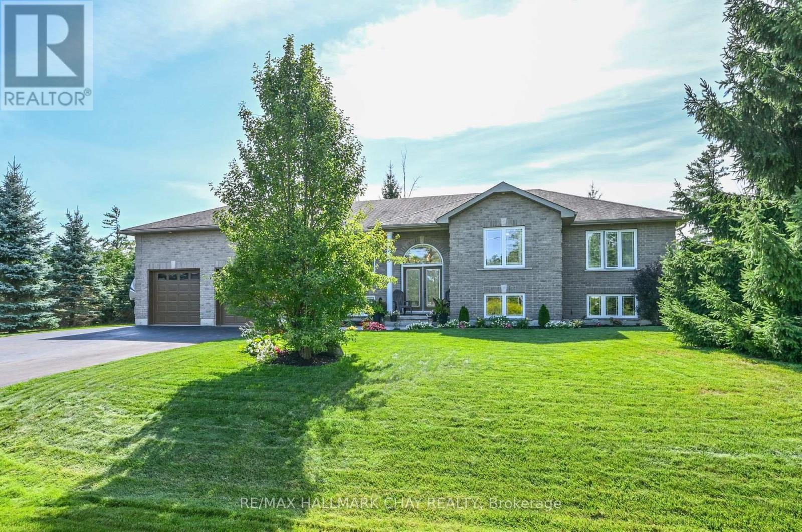 12 Symond Ave, Oro-Medonte, ON L0L 2E0