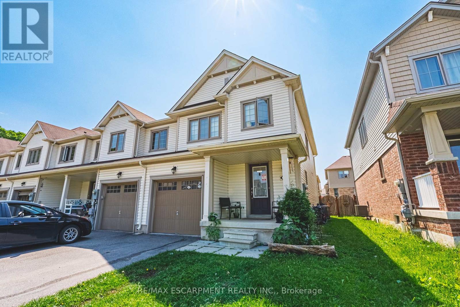 8258 Tulip Tree Dr, Niagara Falls, ON L2H 0N4