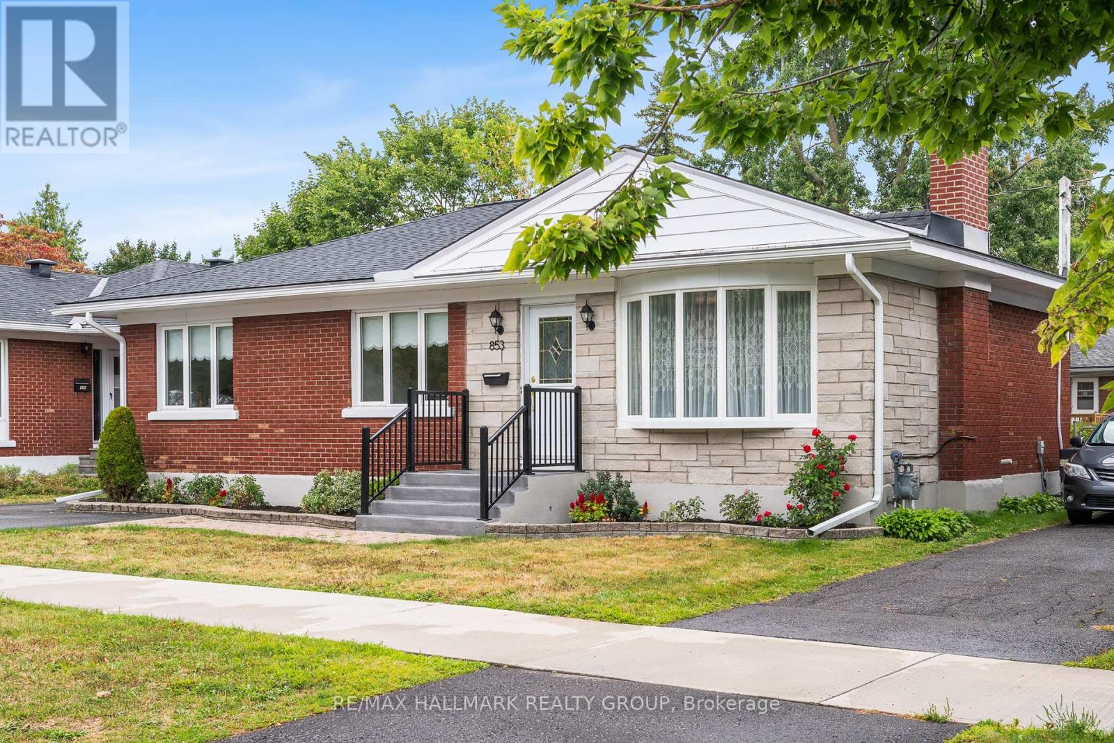 853 Chapman Blvd, Ottawa, ON K1G 1V1