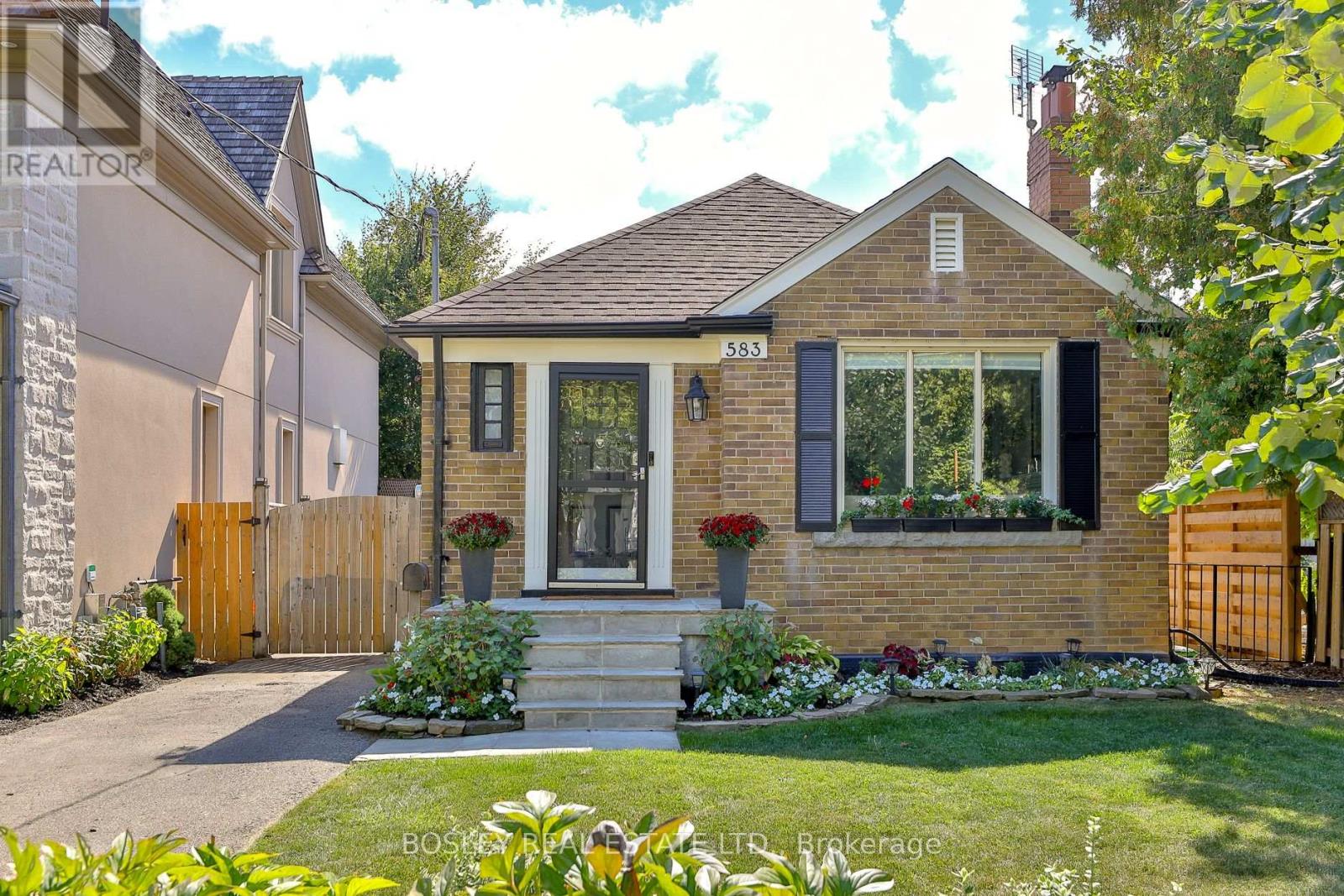 583 Broadway Ave, Toronto, ON M4G 2S4