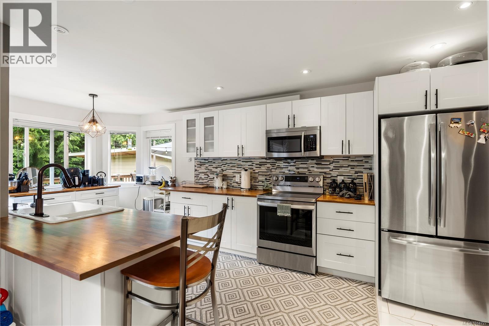 5839 Blythwood Rd, Sooke, BC V9Z 0G3