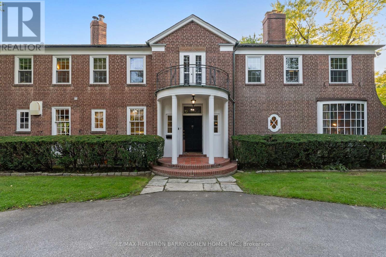 7 Alderbrook Dr, Toronto, ON M3B 1E3