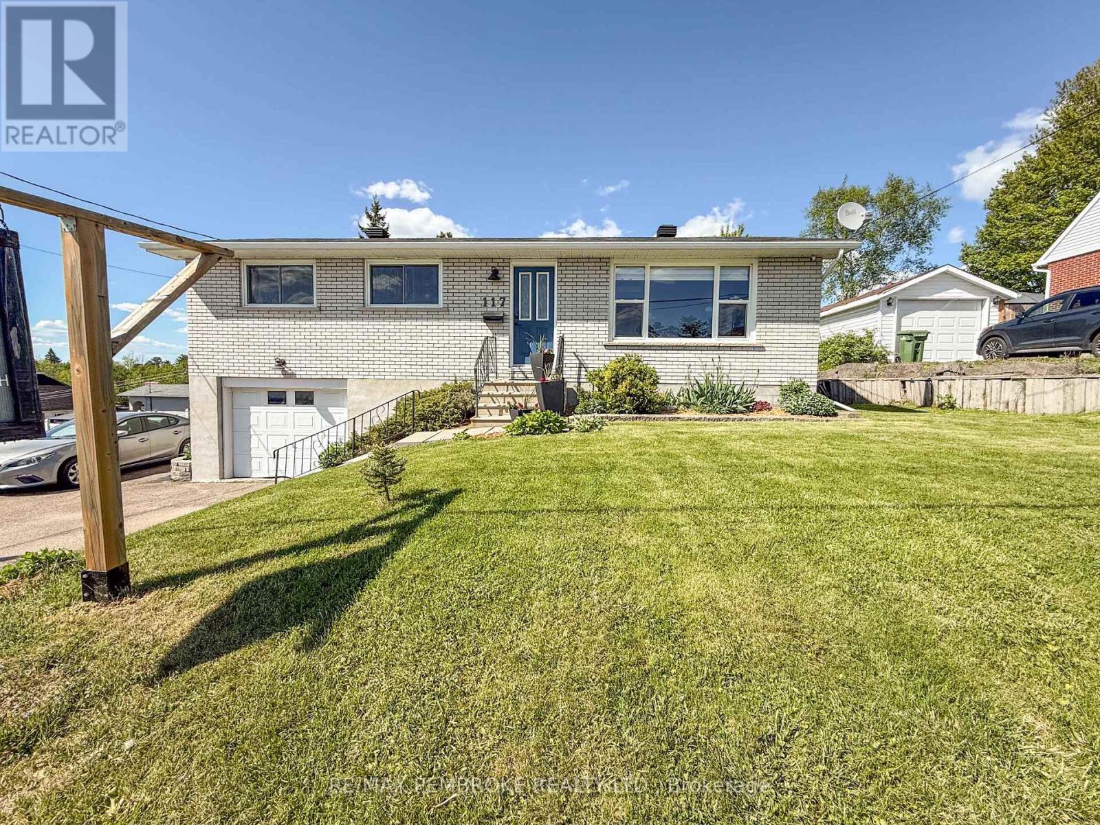117 Bell St, Pembroke, ON K8A 2J7