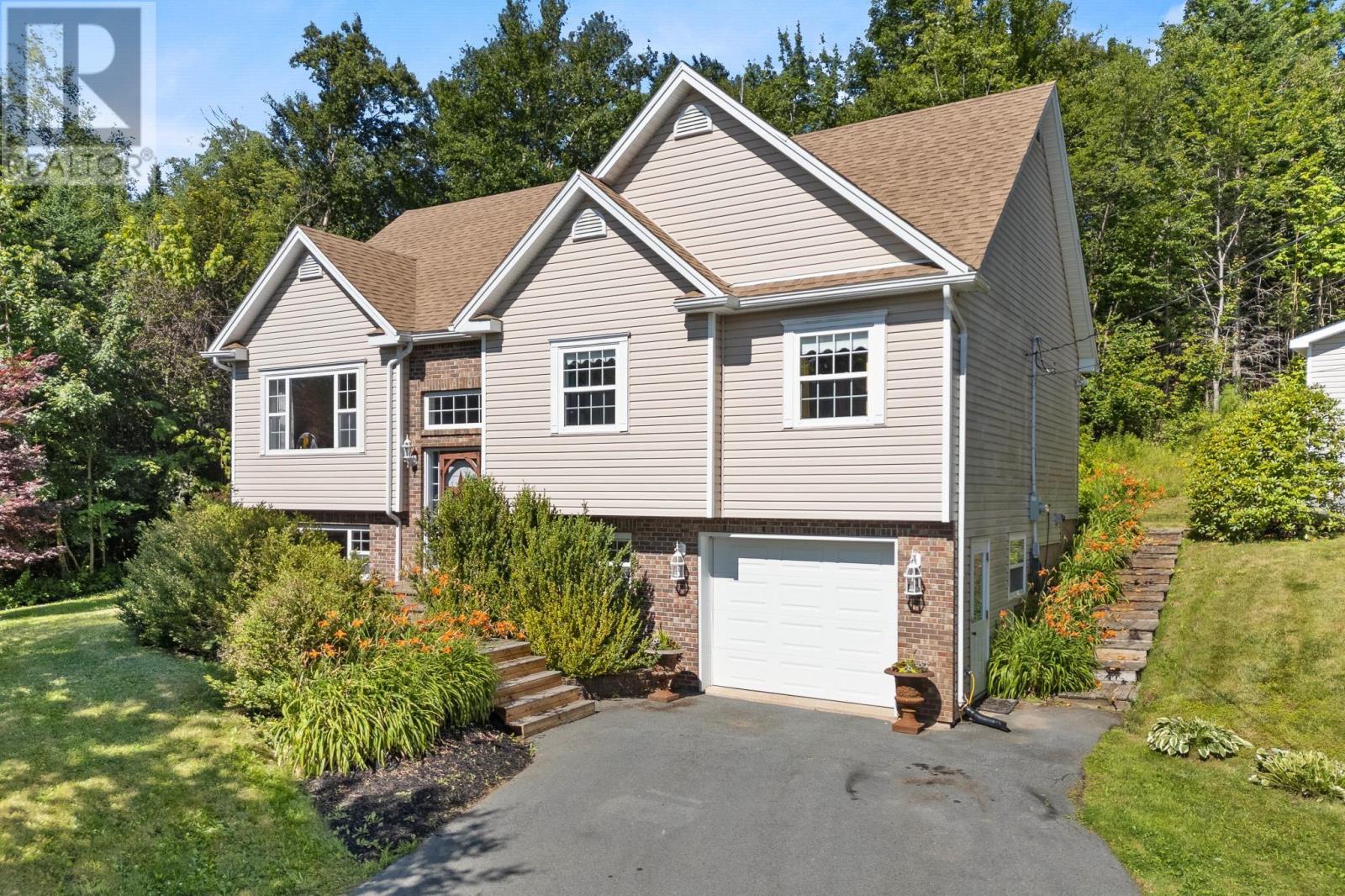 80 Rivendale Dr, Beaver Bank, NS B4G 1G2