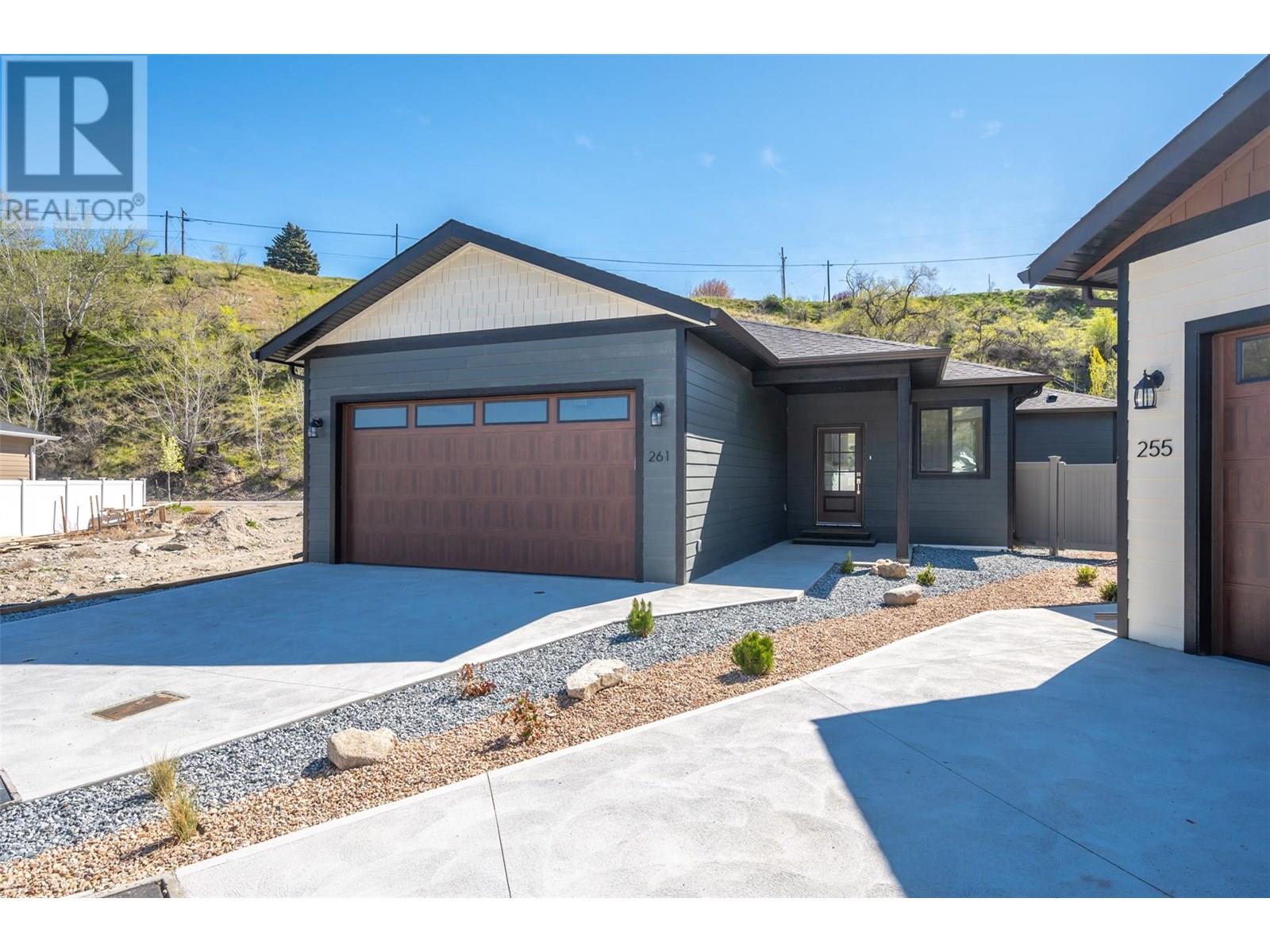 261 Bentgrass Ave, Oliver, BC V0H 1T3